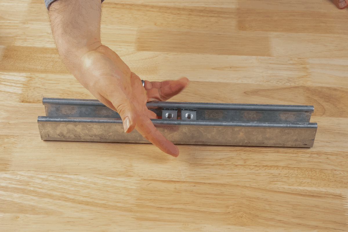 AB301 UNISTRUT STEP03