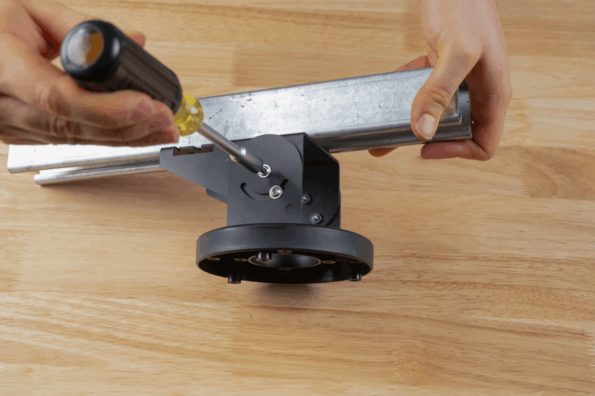 AB301 UNISTRUT STEP06