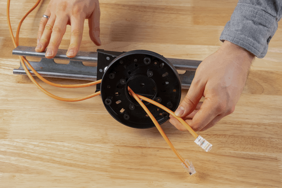 AB301 UNISTRUT STEP07