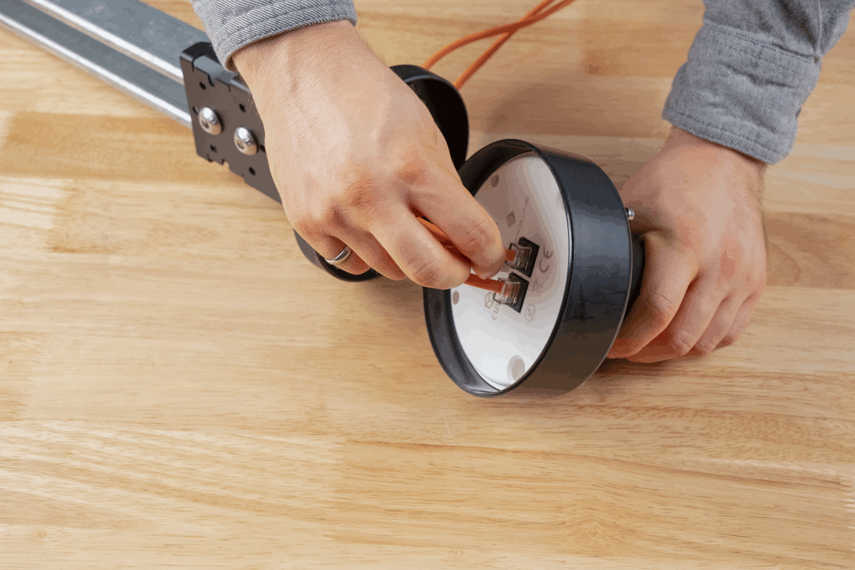 AB301 UNISTRUT STEP08