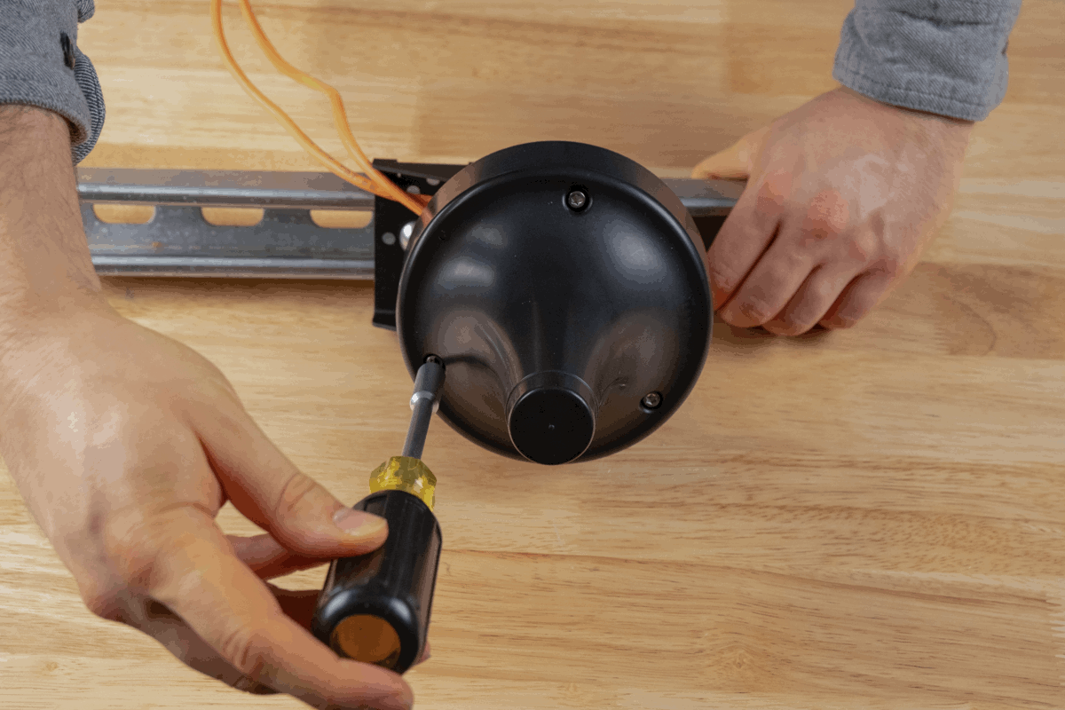 AB301 UNISTRUT STEP10A