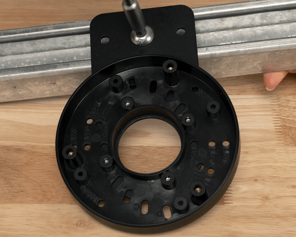 AB304 UNISTRUT STEP04