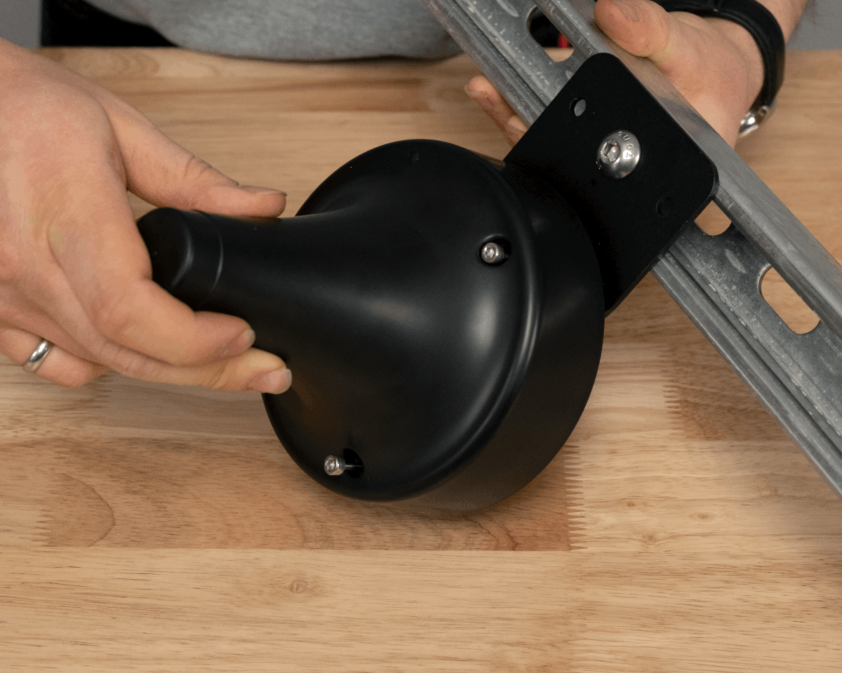 AB304 UNISTRUT STEP07