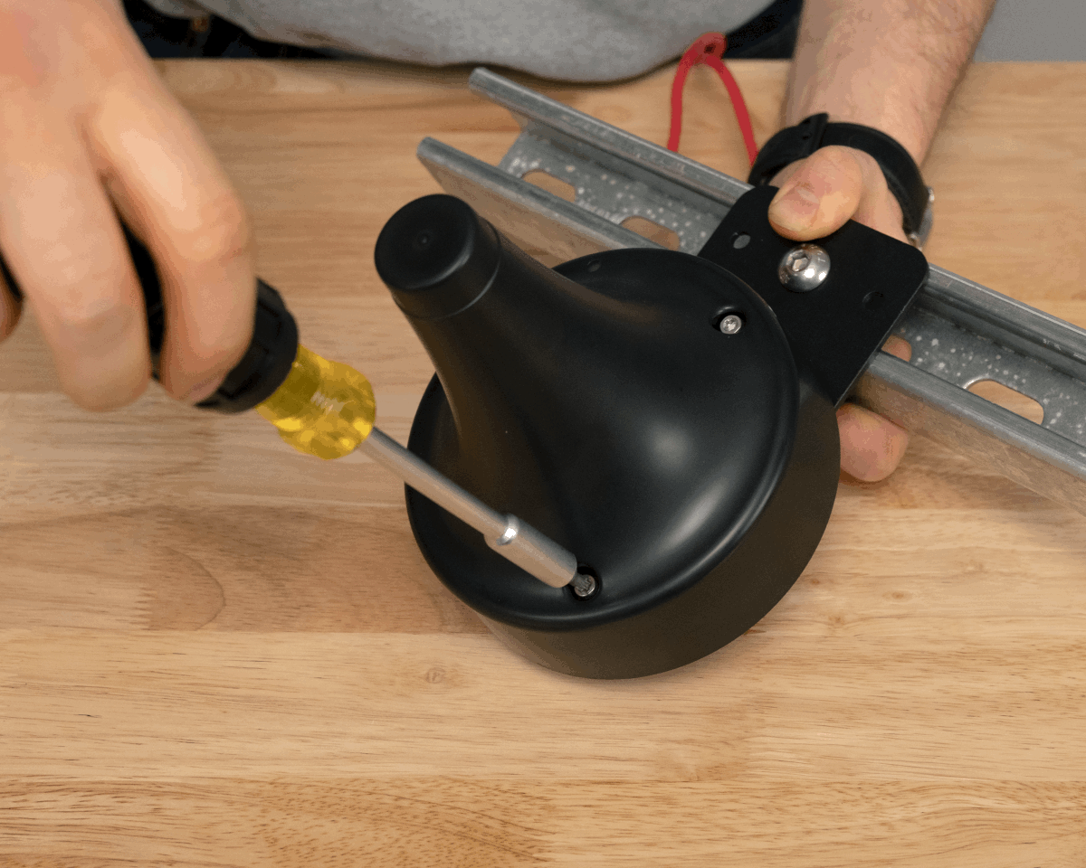 AB304 UNISTRUT STEP08